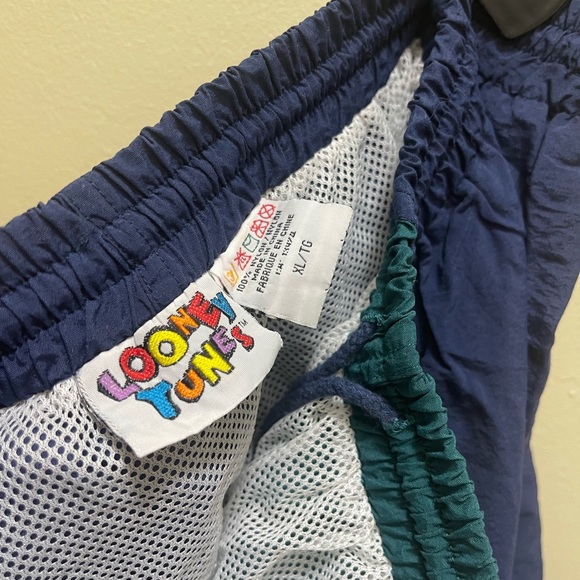 Vintage looney tunes Shorts Size XL - Picture 3 of 4